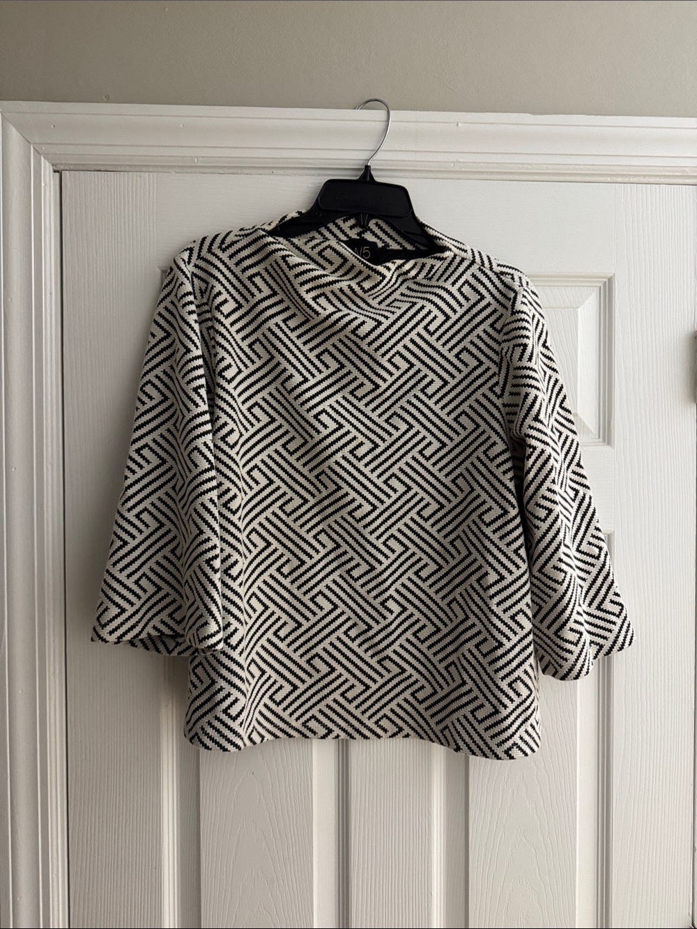 W5 Black and White Geometric Boxy Sweatshirt